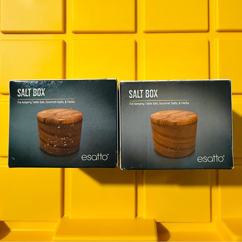 Esatto Round Acacia Wooden Salt Box,Magnetic Swivel Lid, 2 Wine Pourers Included